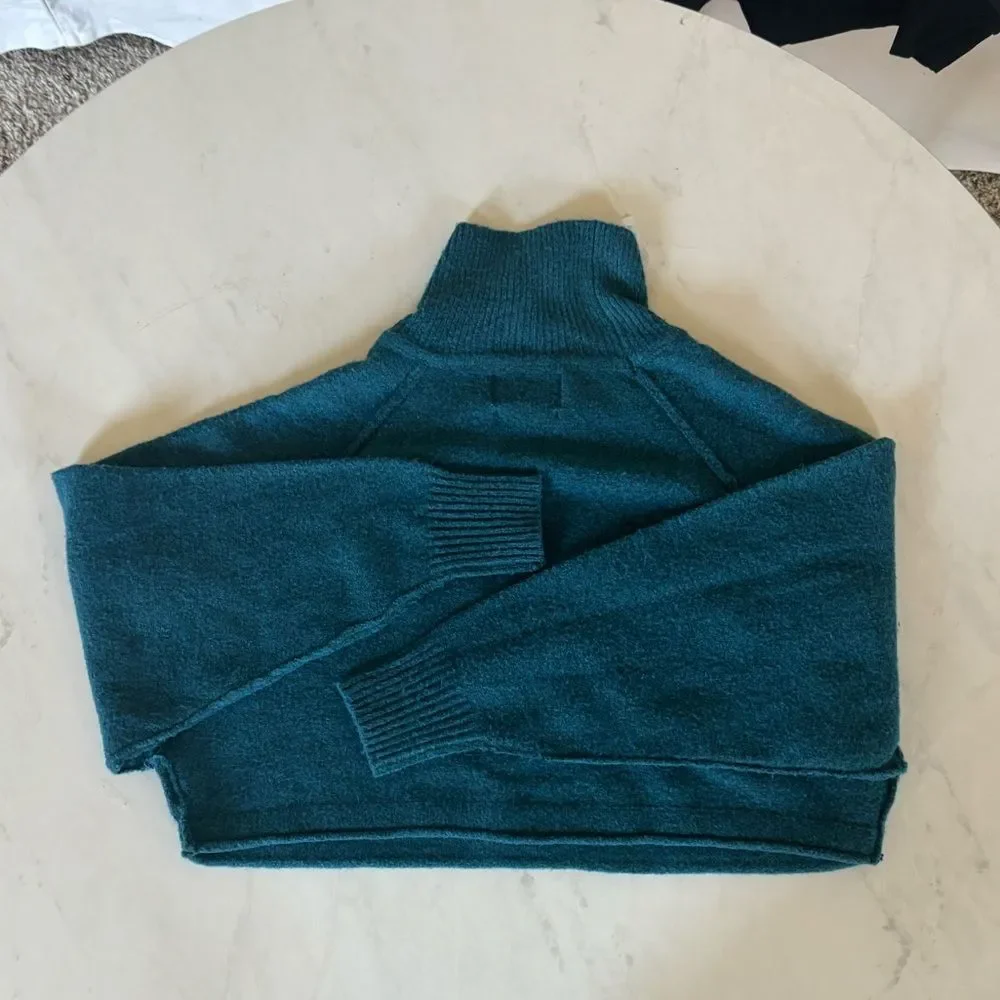Urban Outfitters Kyla Cropped Turtleneck Sweater Teal Long Sleeve Size XS NWT